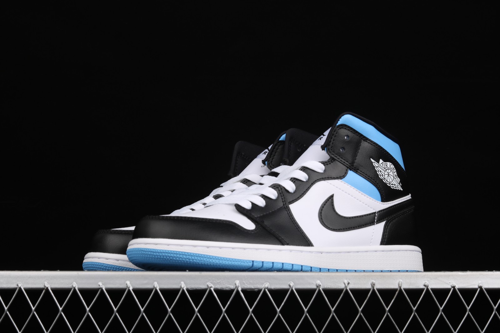 21 Nike Air Jordan 1 Mid White University Blue Black Bq6472 102 Reactrun