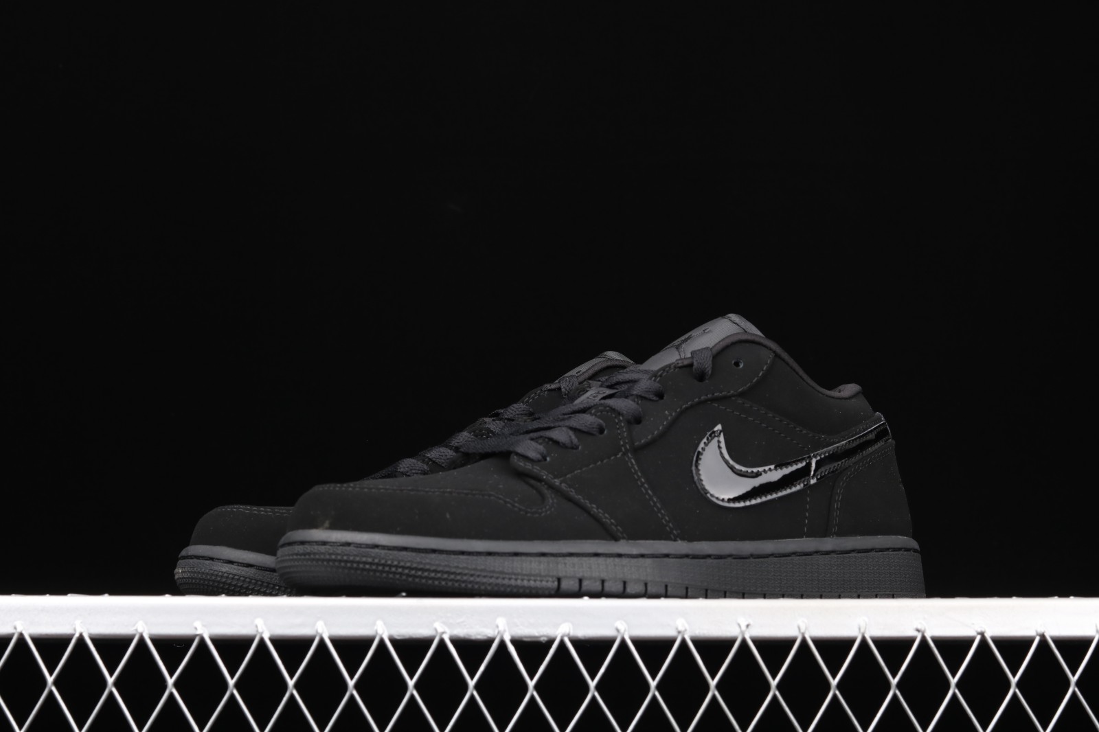 nike air jordan 1 low triple black