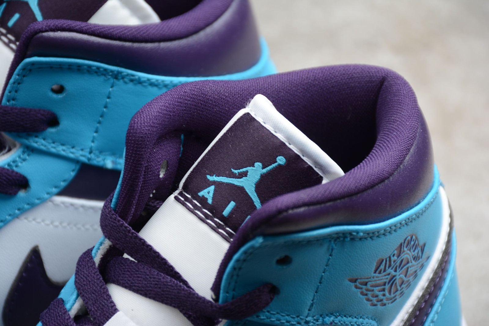 jordan 1 mid hornets footlocker