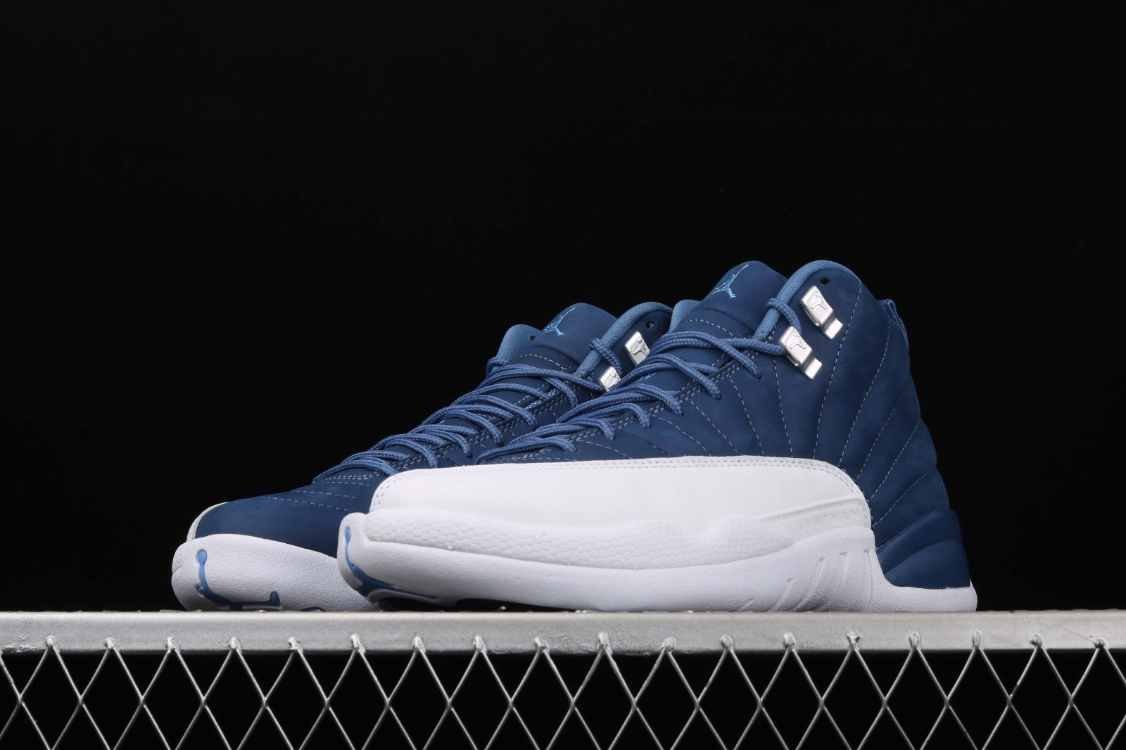 nike aj 12