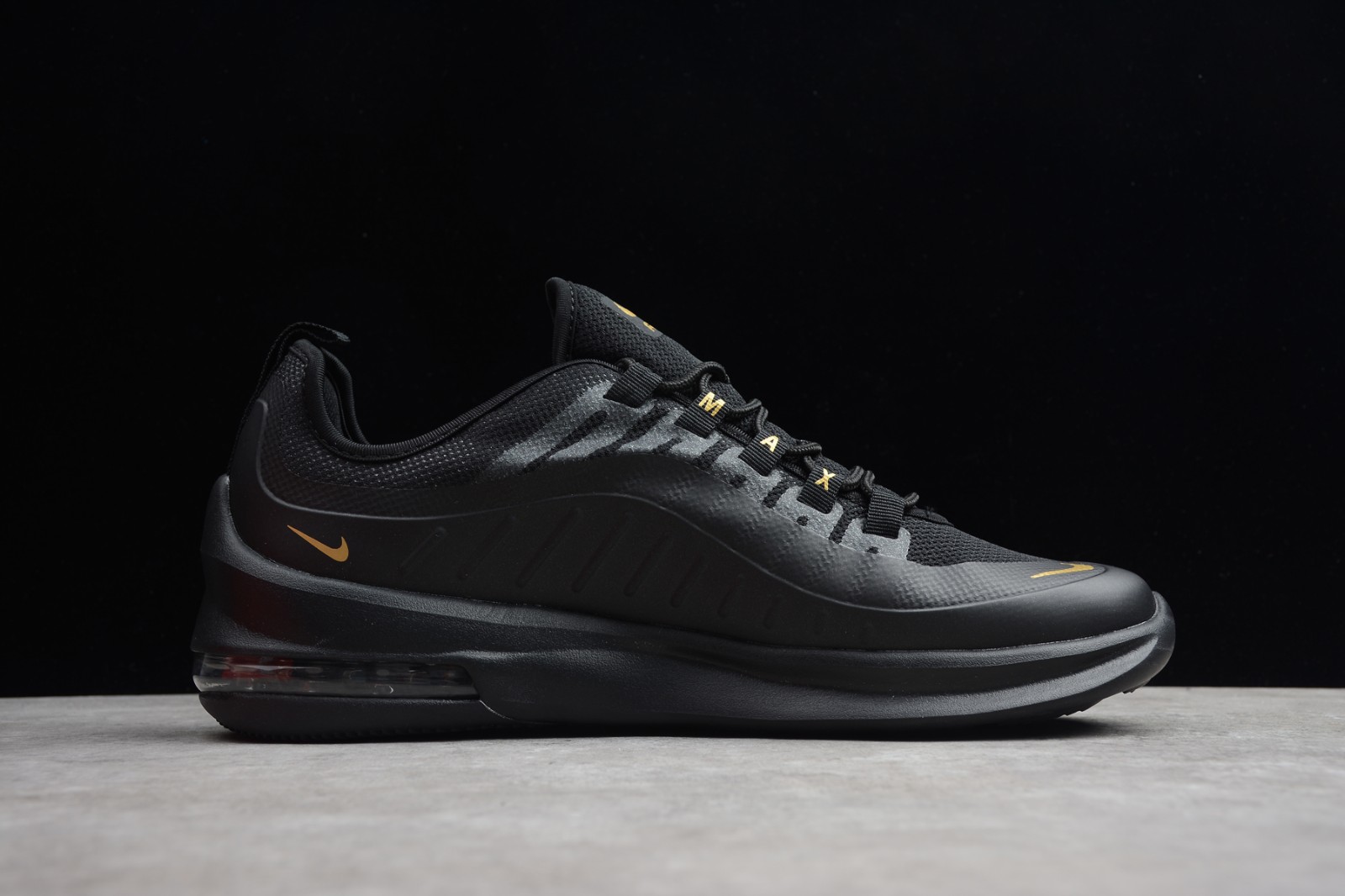 nike air max axis metallic