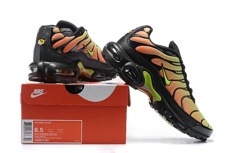nike tn black trainers