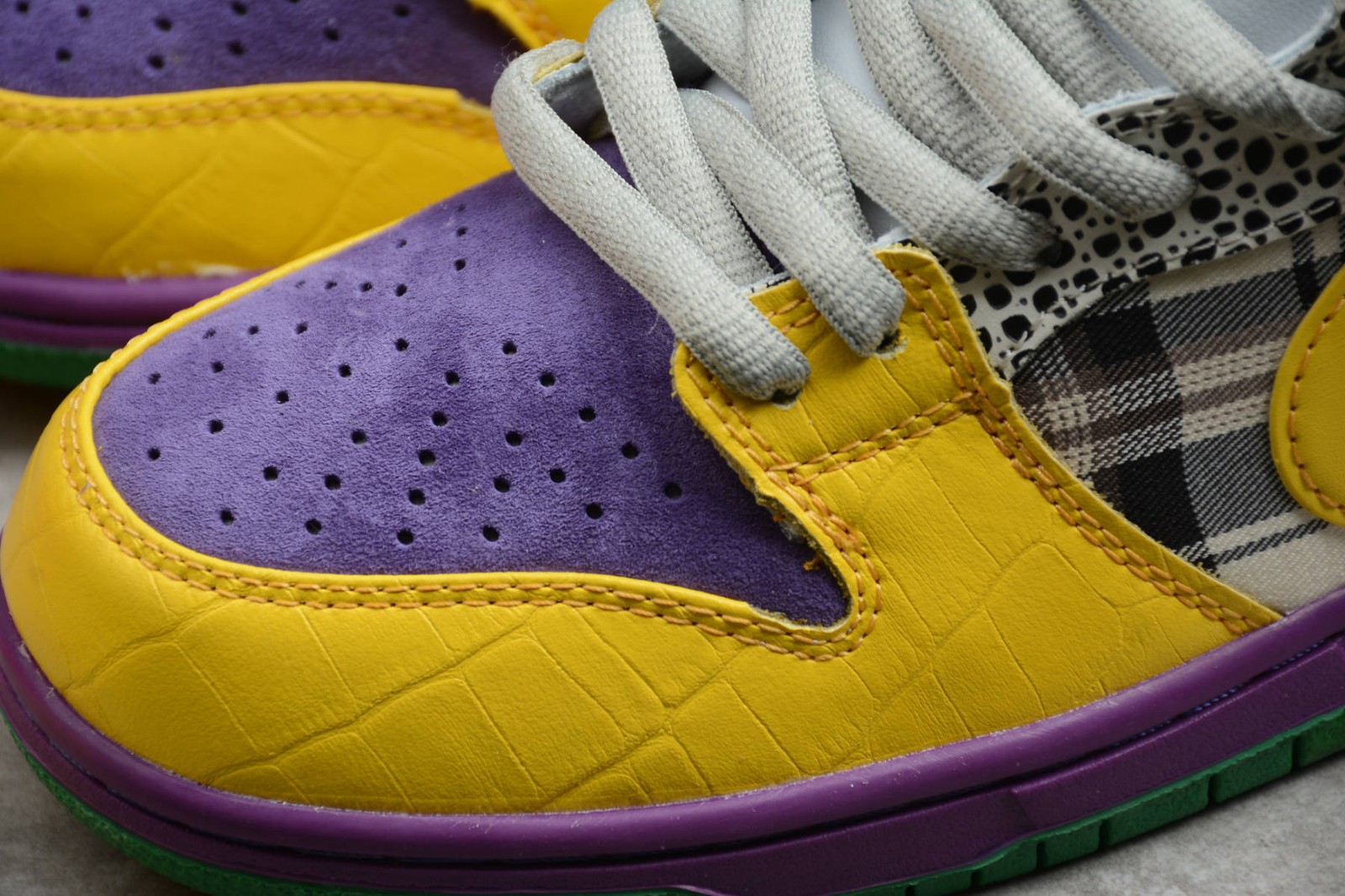 nike purple and yellow shoes
