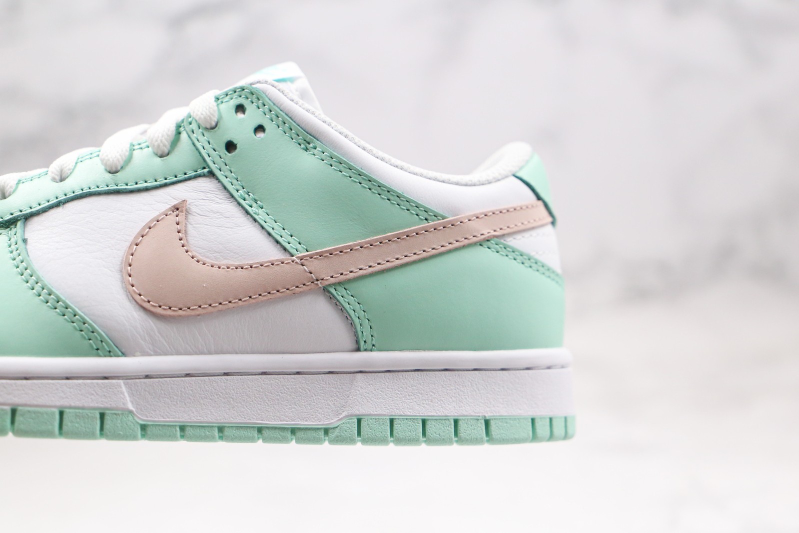 Nike SB Dunk Low Green Tender powder