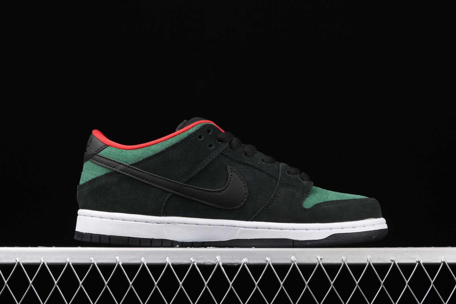 nike sb reptile gucci