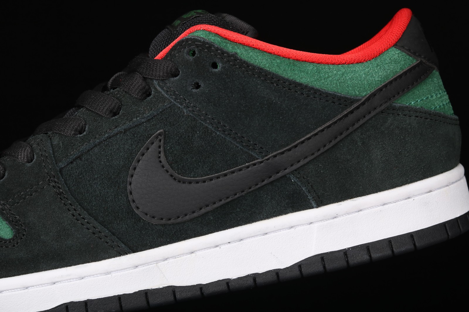 nike sb reptile gucci