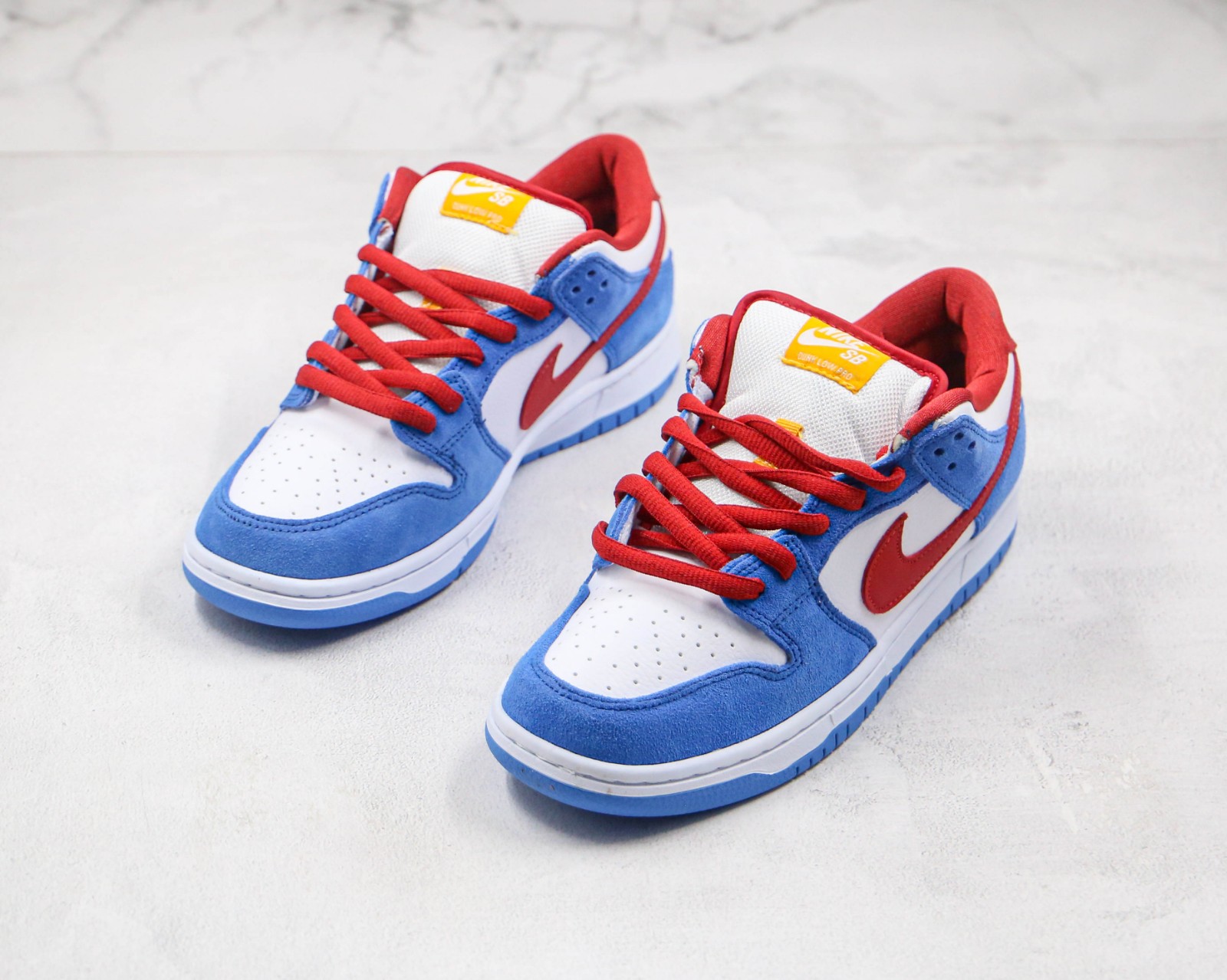 nike sb dunk low doraemon