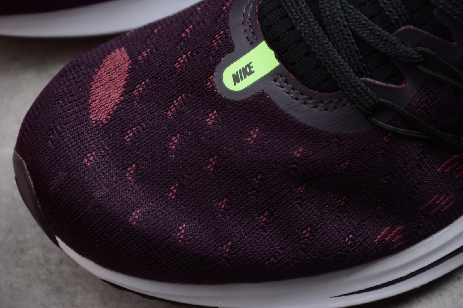 nike air zoom vomero 14 burgundy