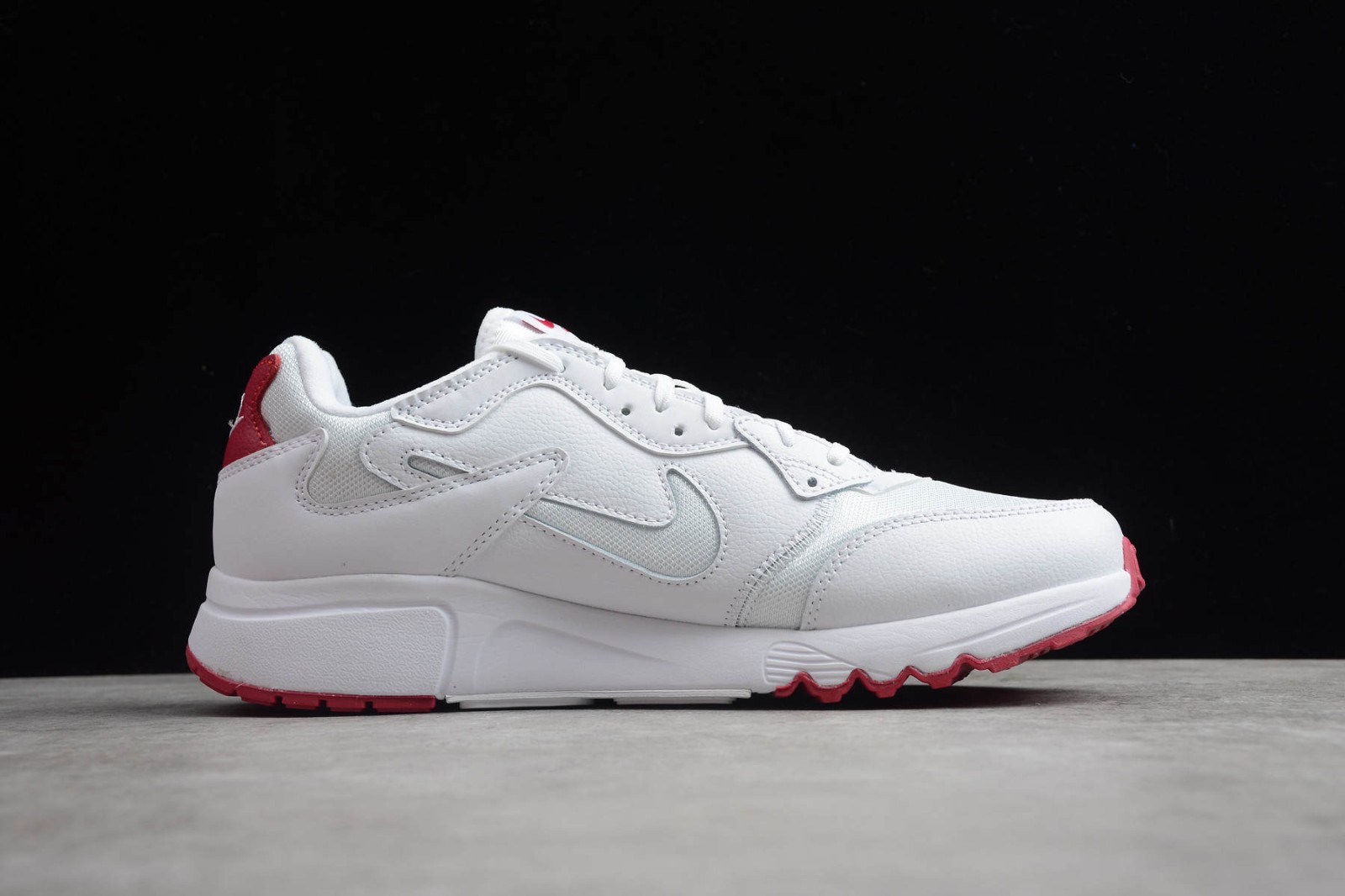 nike red casual shoes