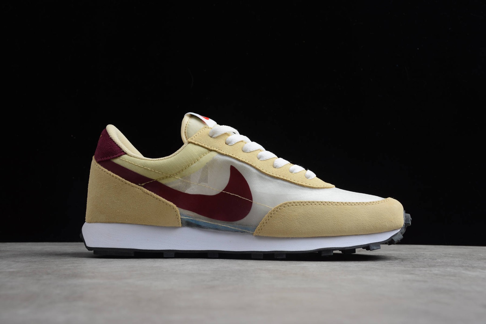 nike daybreak sneakers in beige and yellow